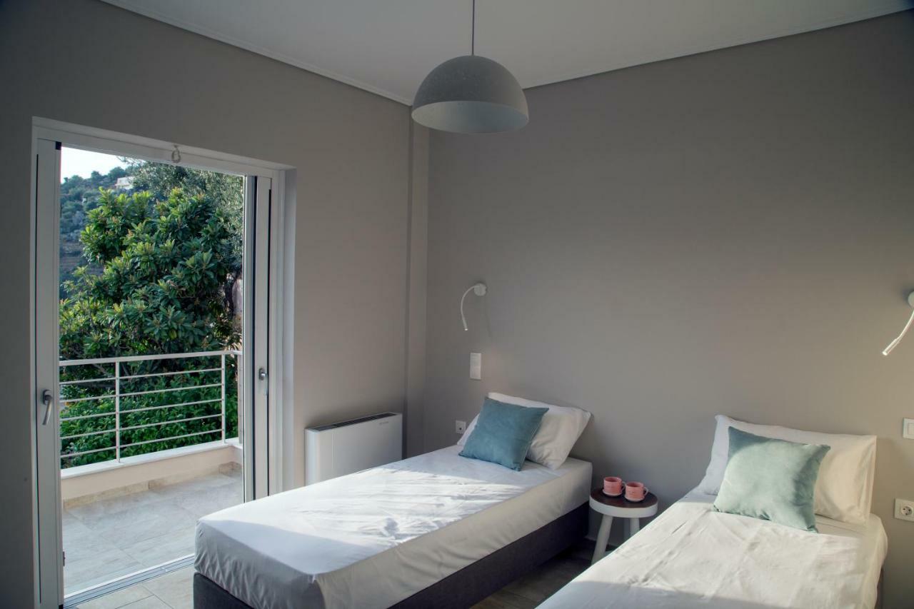Kalavria Luxury Suites - Magnificent Sea View Of Poros Poros Town エクステリア 写真