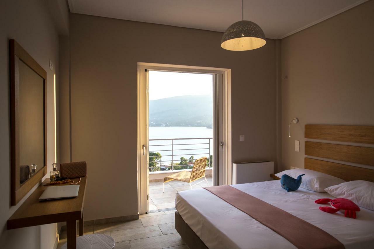 Kalavria Luxury Suites - Magnificent Sea View Of Poros Poros Town エクステリア 写真
