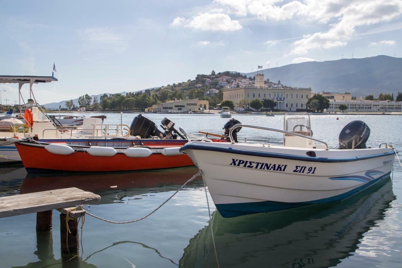 Kalavria Luxury Suites - Magnificent Sea View Of Poros Poros Town エクステリア 写真