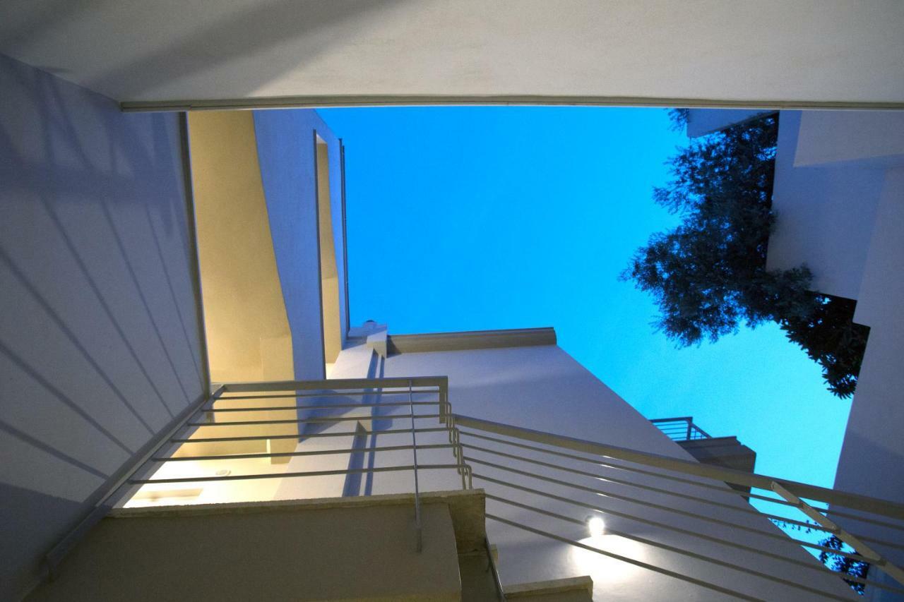 Kalavria Luxury Suites - Magnificent Sea View Of Poros Poros Town エクステリア 写真