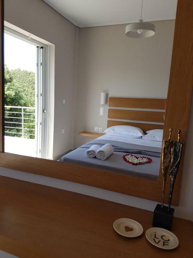 Kalavria Luxury Suites - Magnificent Sea View Of Poros Poros Town エクステリア 写真