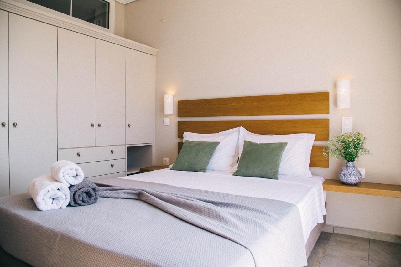 Kalavria Luxury Suites - Magnificent Sea View Of Poros Poros Town エクステリア 写真
