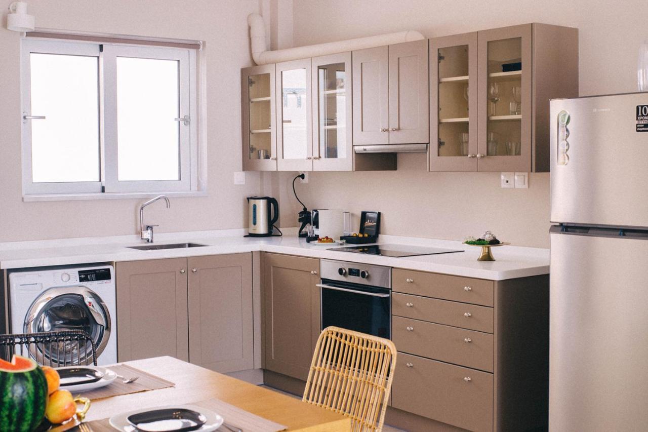 Kalavria Luxury Suites - Magnificent Sea View Of Poros Poros Town エクステリア 写真