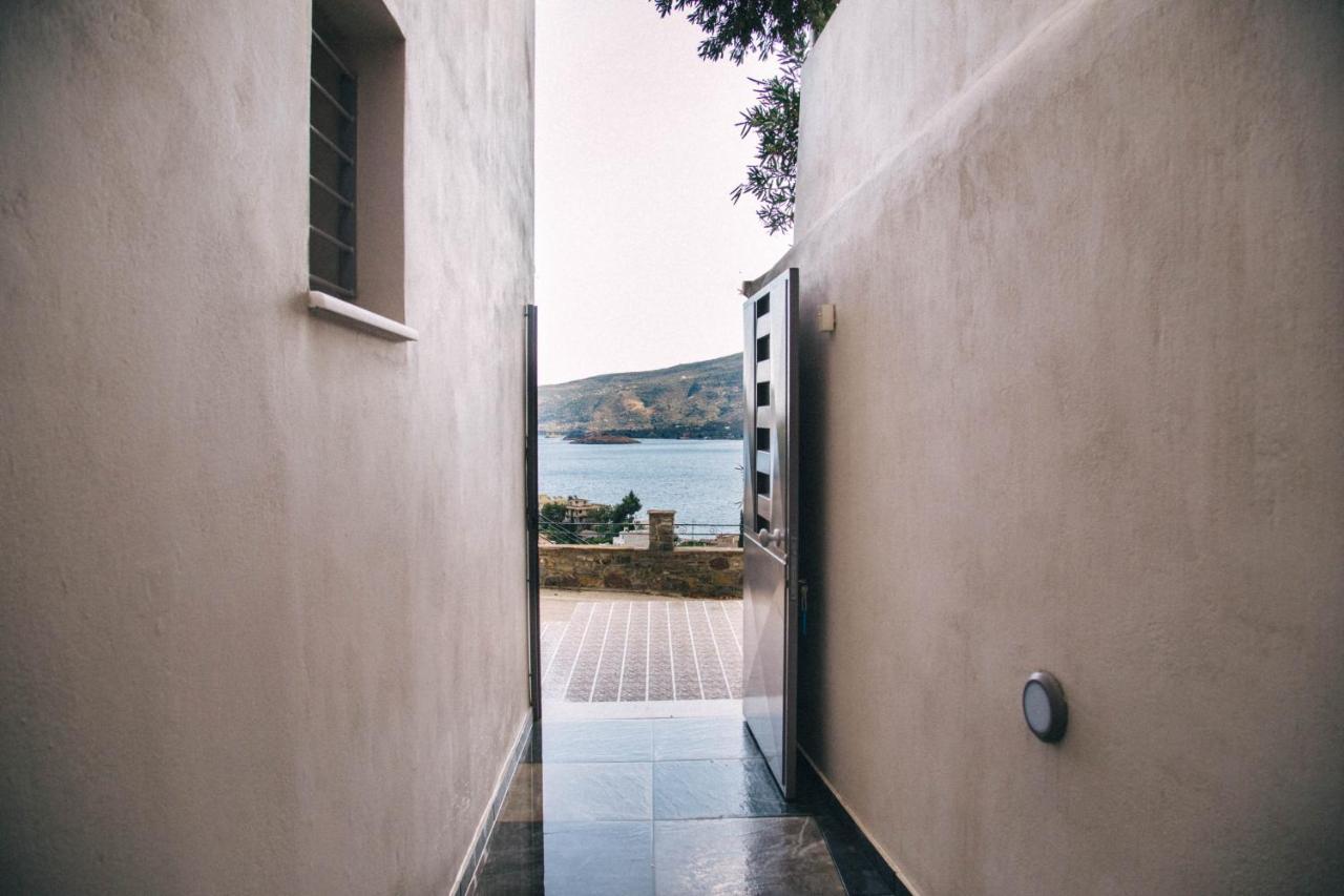 Kalavria Luxury Suites - Magnificent Sea View Of Poros Poros Town エクステリア 写真
